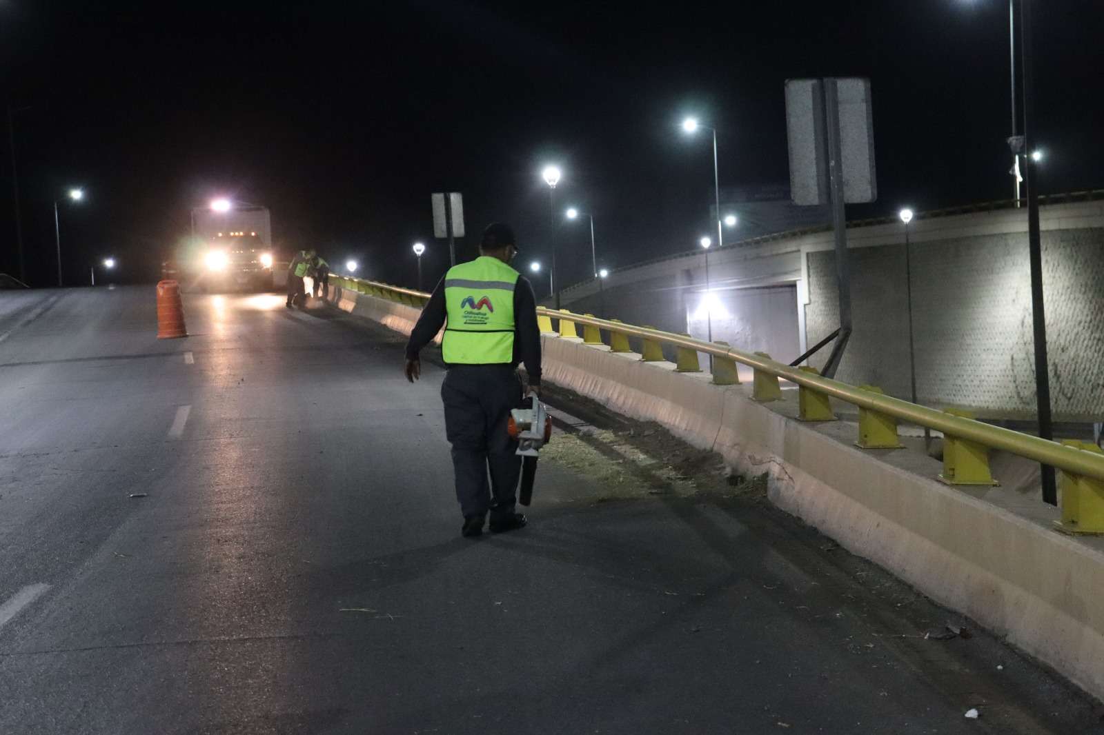 Realizan trabajos de mantenimiento nocturnos en la ciudad 