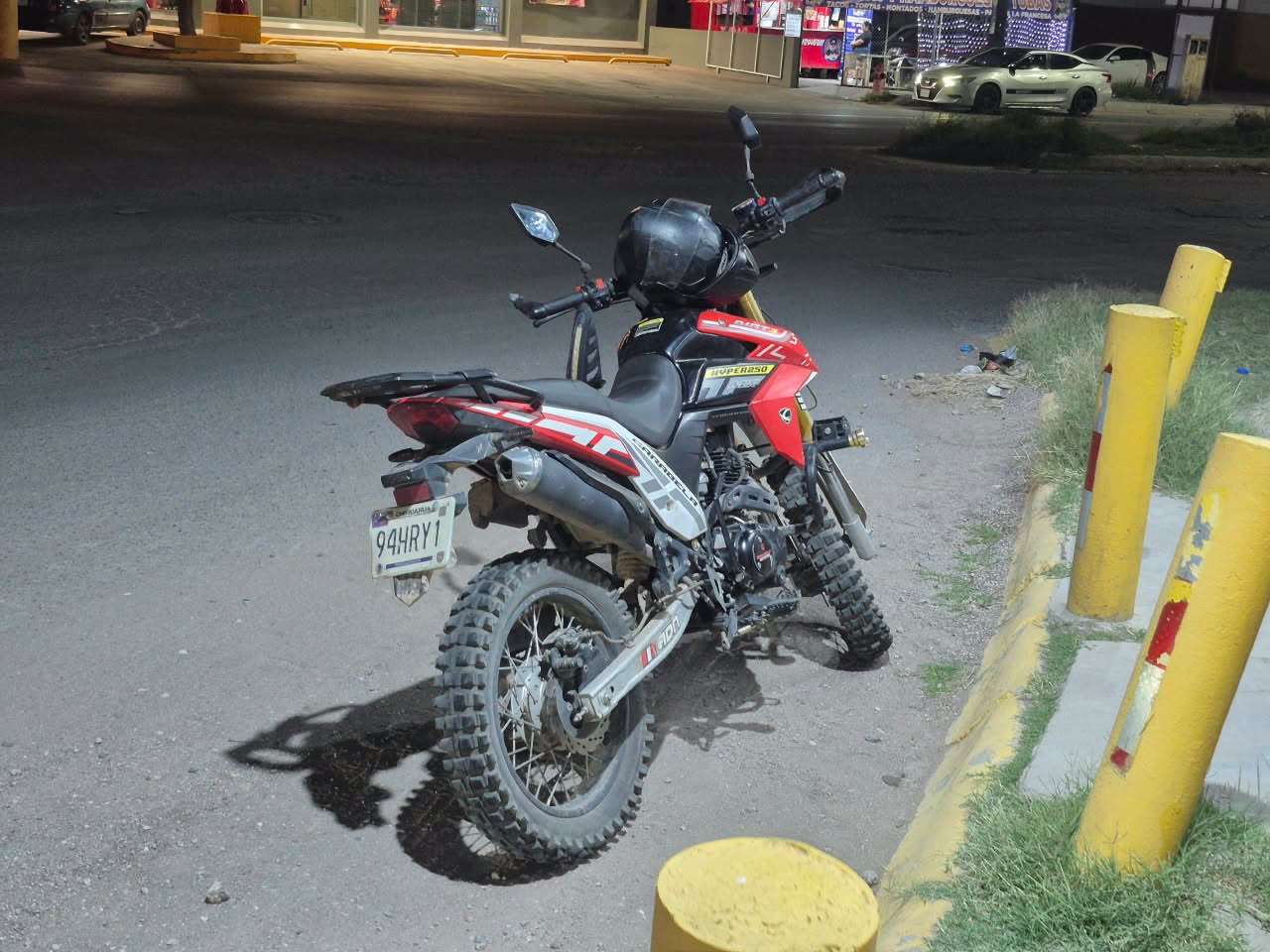 Derrapa en Paseos del Camino Real, resulta con golpes leves