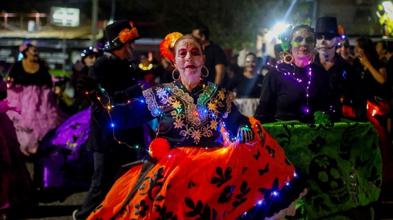 Suspende lluvia desfile de Día de Muertos en Delicias