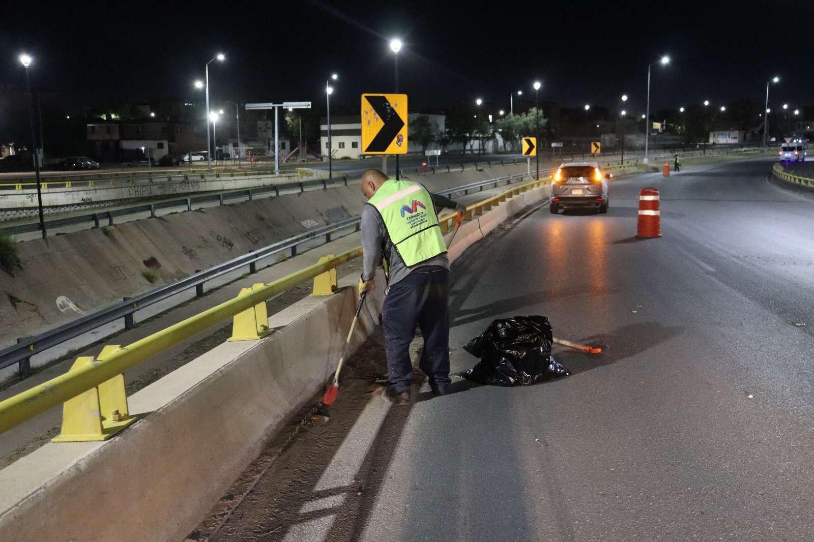 Realizan trabajos de mantenimiento nocturnos en la ciudad 