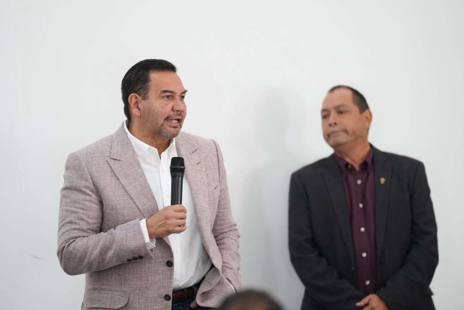 Suma Cruz liderazgos de izquierda; firma compromiso por unidad de Morena