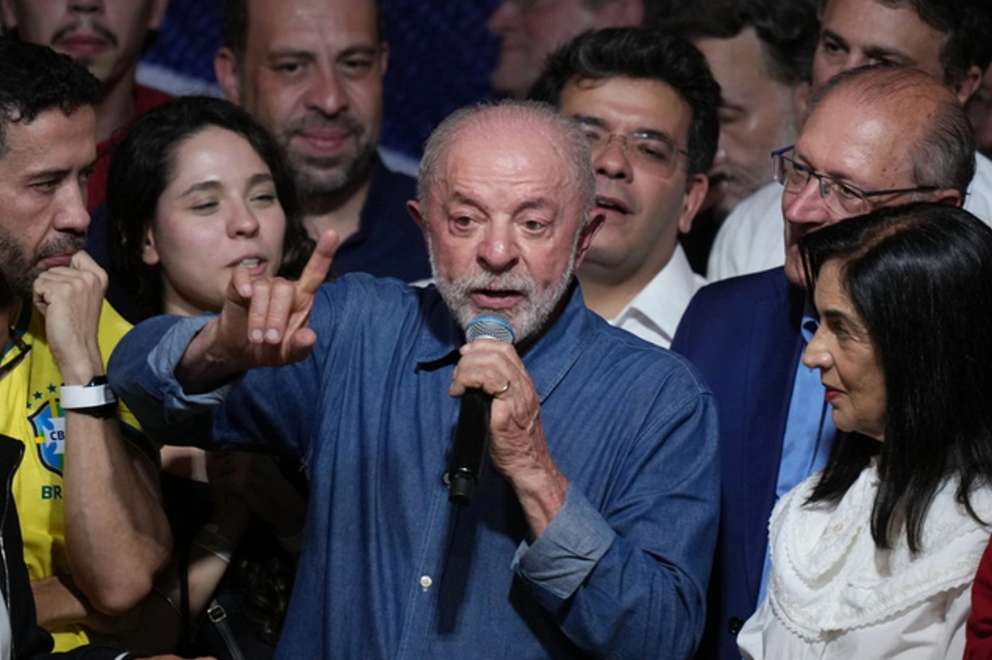 Defiende Lula la democracia y plantea regular plataformas digitales
