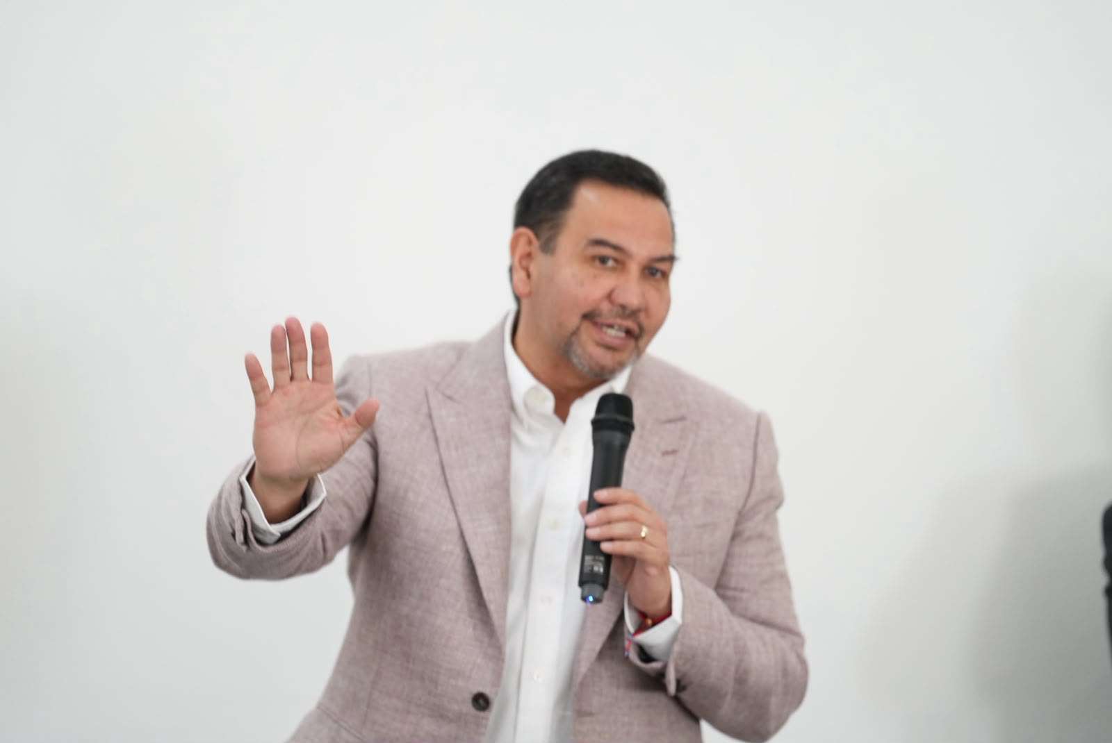 Suma Cruz liderazgos de izquierda; firma compromiso por unidad de Morena