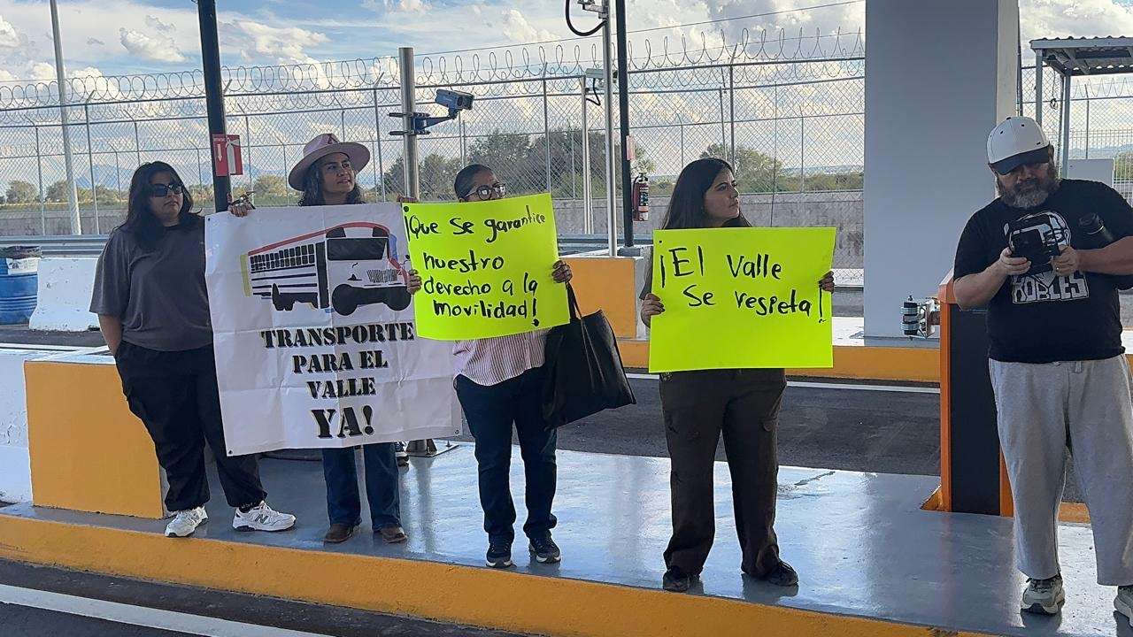 Toman puente Guadalupe-Tornillo por falta de transporte