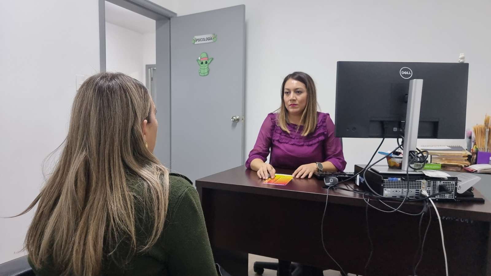 Brinda Dspm atención y orientación a mujeres que enfrentan violencia
