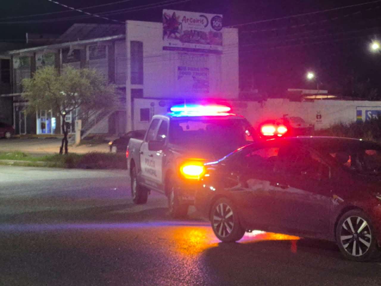 Derrapa en Paseos del Camino Real, resulta con golpes leves