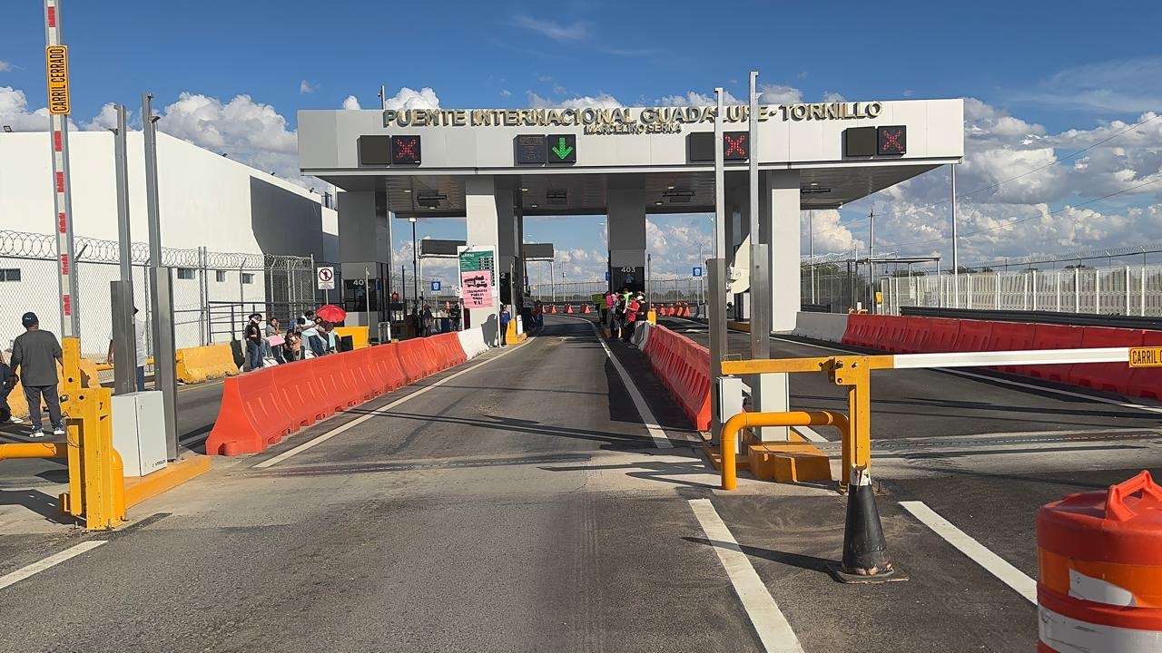 Toman puente Guadalupe-Tornillo por falta de transporte