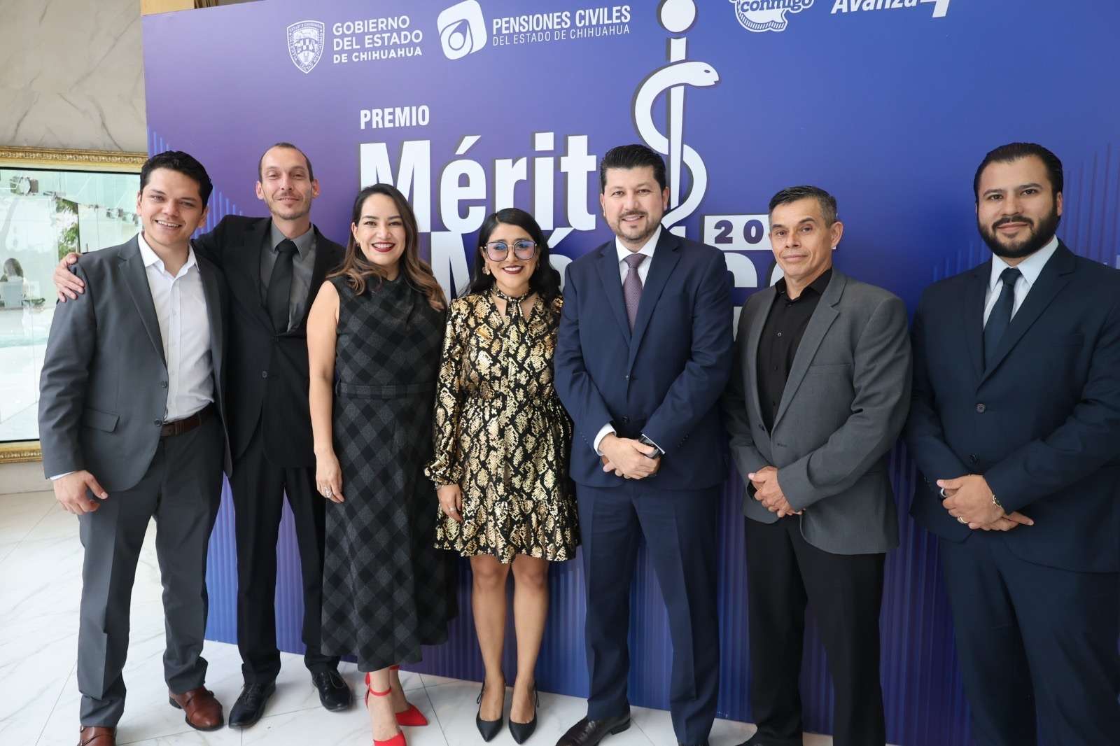 Reconocen a médicos destacados por su excelencia y vocación 