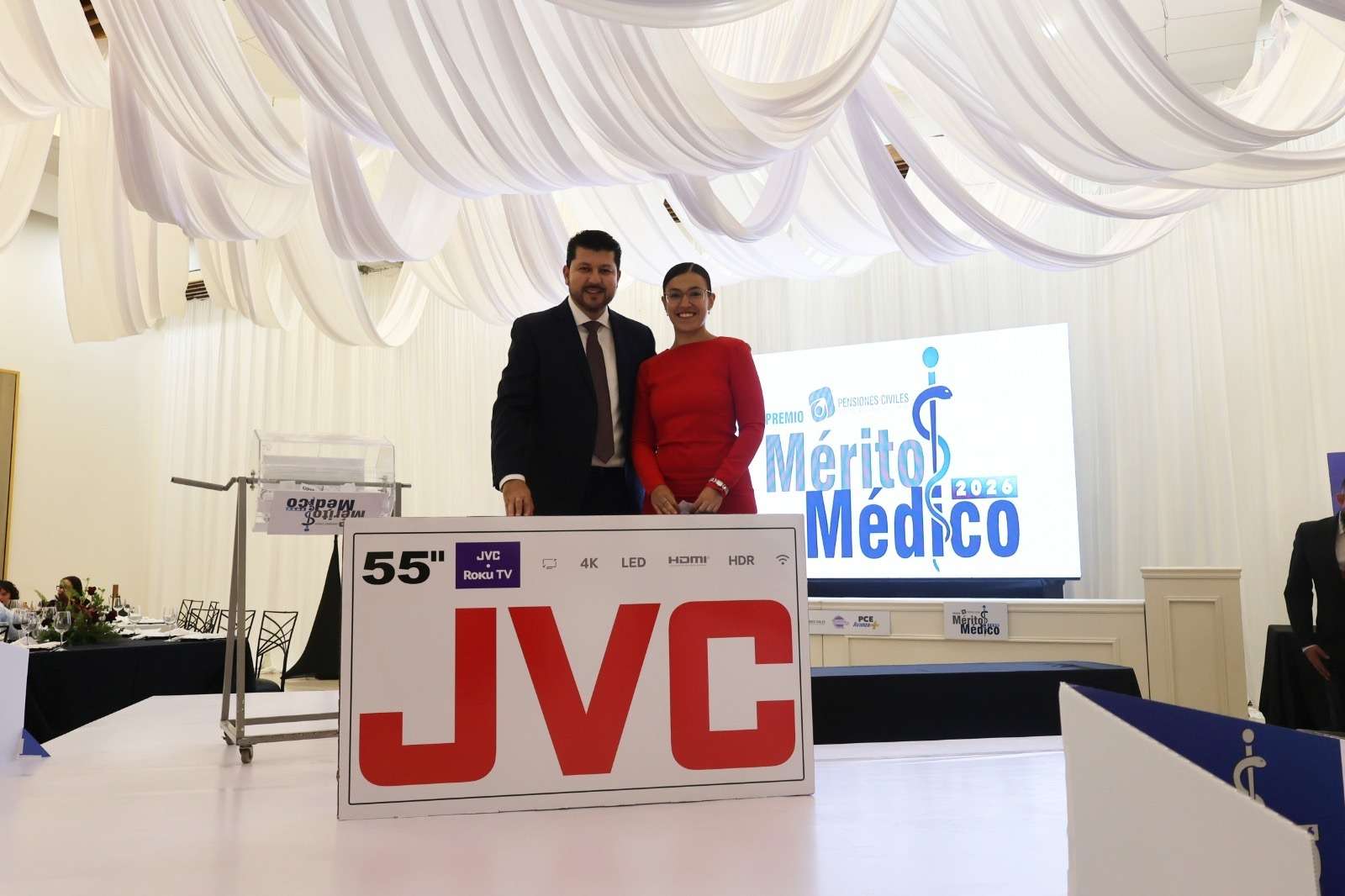 Reconocen a médicos destacados por su excelencia y vocación 