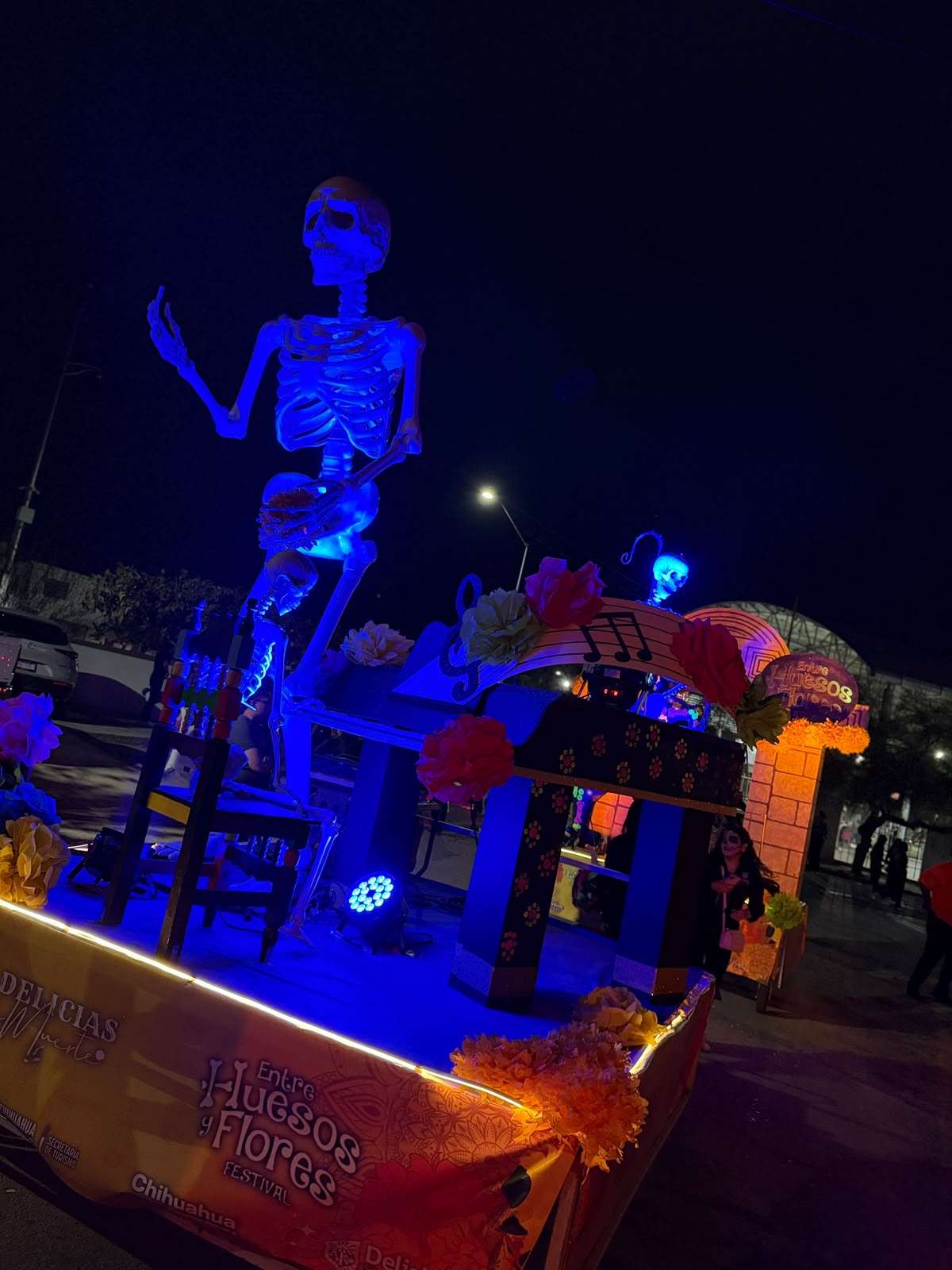Suspende lluvia desfile de Día de Muertos en Delicias