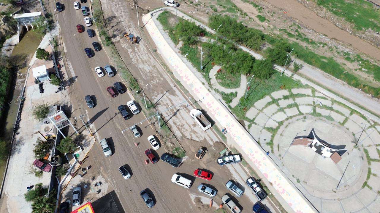 Reparan luminarias y retiran tierra de arrastre tras lluvias