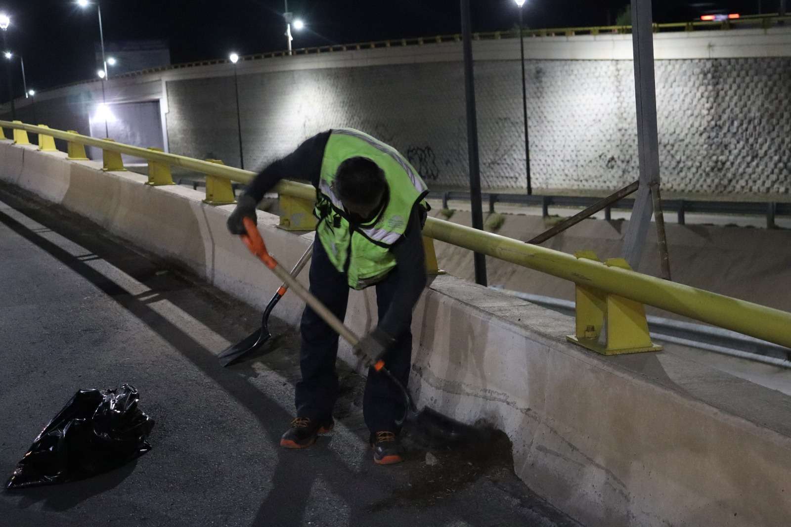 Realizan trabajos de mantenimiento nocturnos en la ciudad 