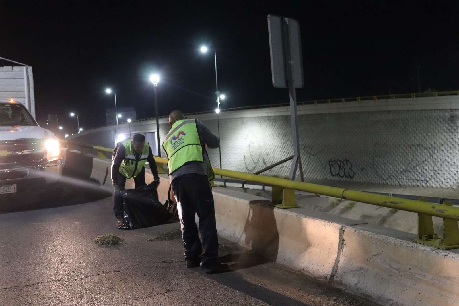 Realizan trabajos de mantenimiento nocturnos en la ciudad 