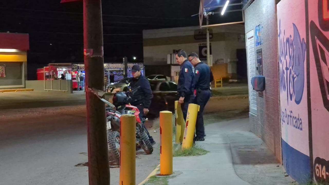 Derrapa en Paseos del Camino Real, resulta con golpes leves