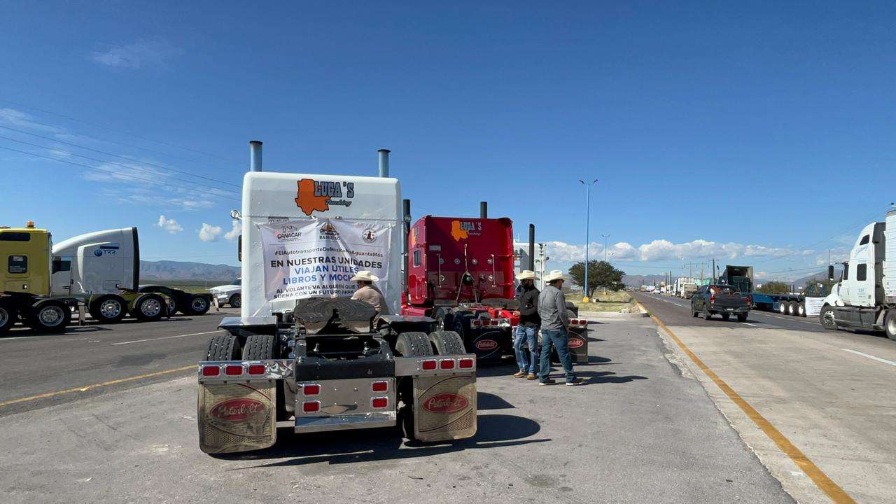 Protestan transportistas en caseta Sacramento