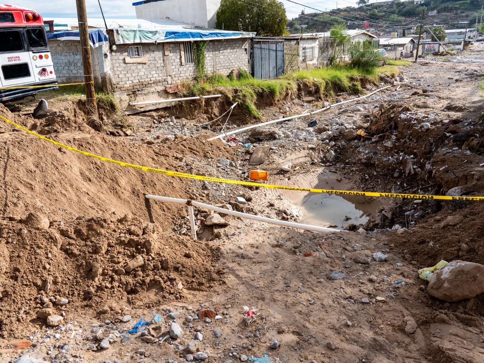 Despliegan maquinaria para atender emergencia por lluvias en el norponiente