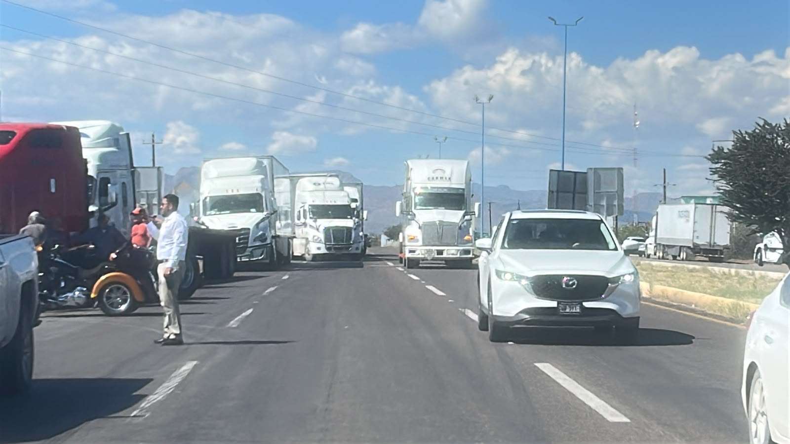 Estrangulan transportistas carretera a Juárez 