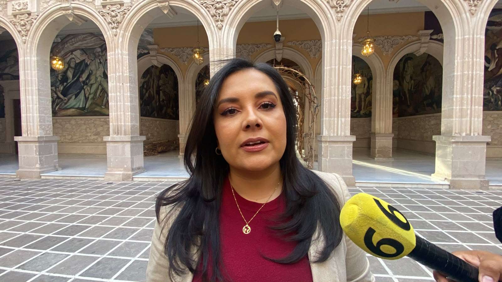 Acusa Mayra a Maru de usar cortina de humo