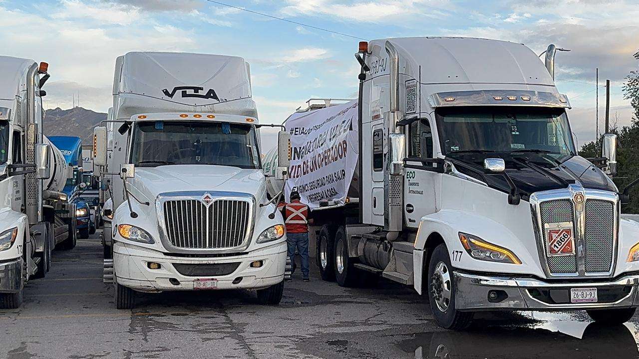 Se preparan transportistas para iniciar caravana de protesta