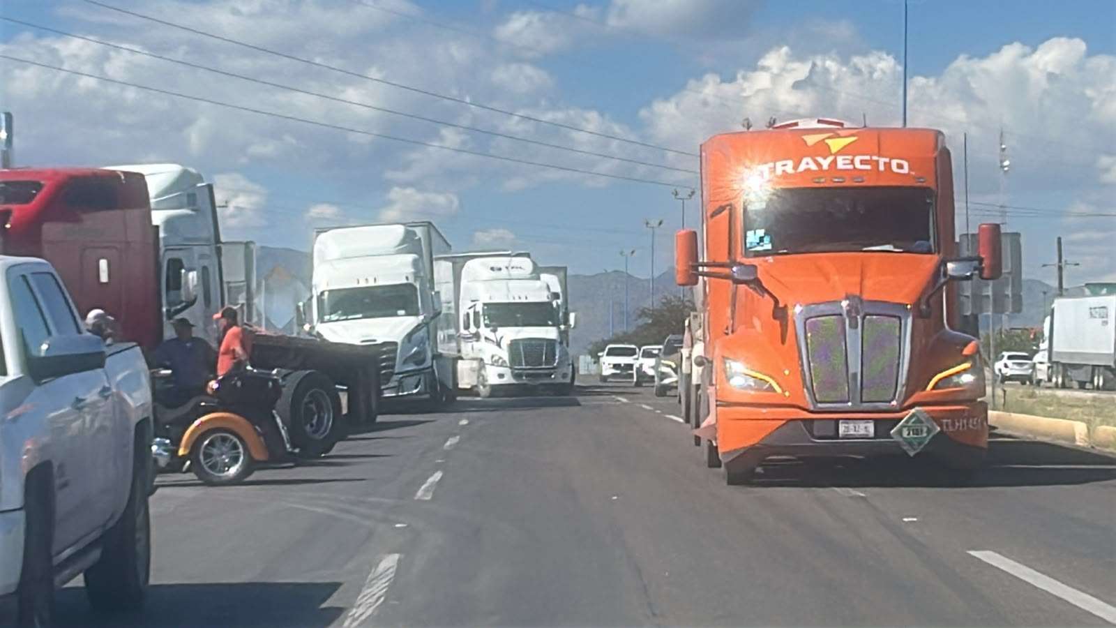 Estrangulan transportistas carretera a Juárez 