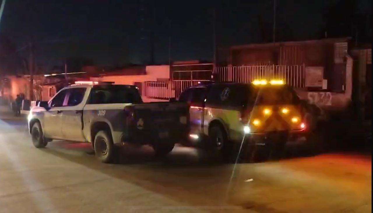 Rescatan a mujer durante incendio en vivienda de la colonia Libertad