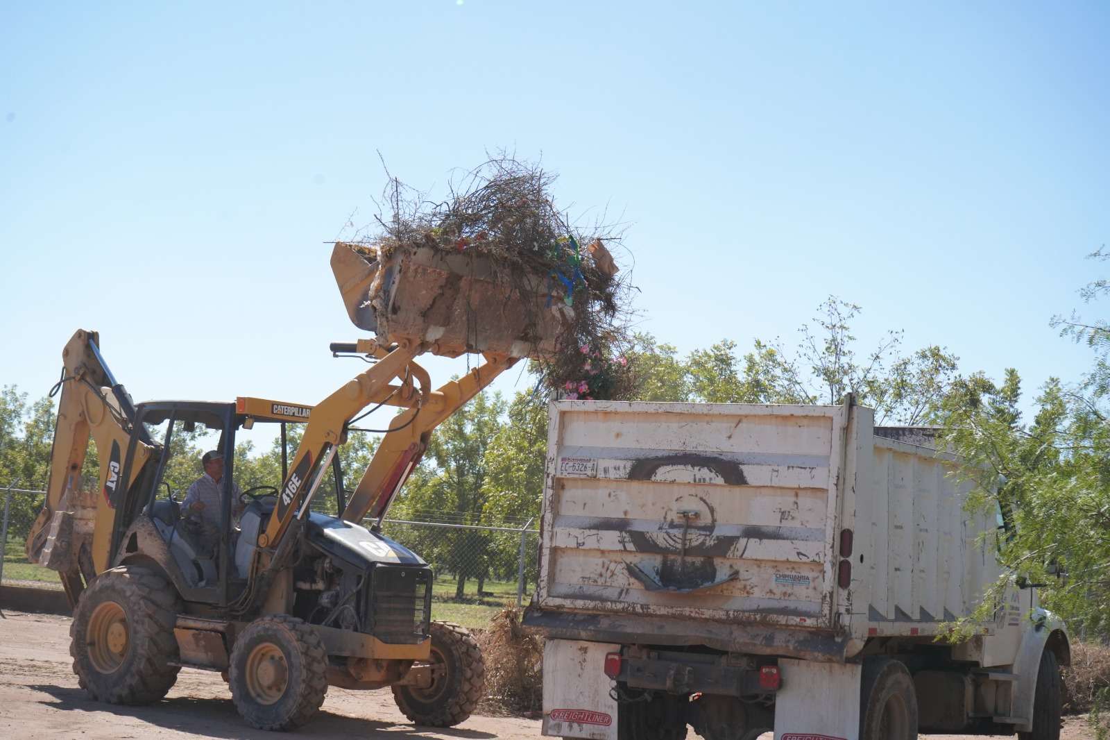 Realizan limpieza de 18 panteones de la zona rural