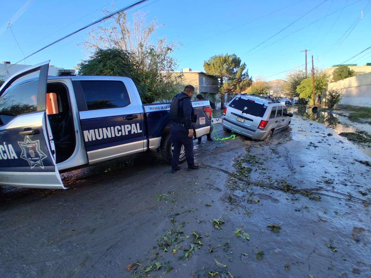 Mantienen cerradas importantes avenidas por lluvias 