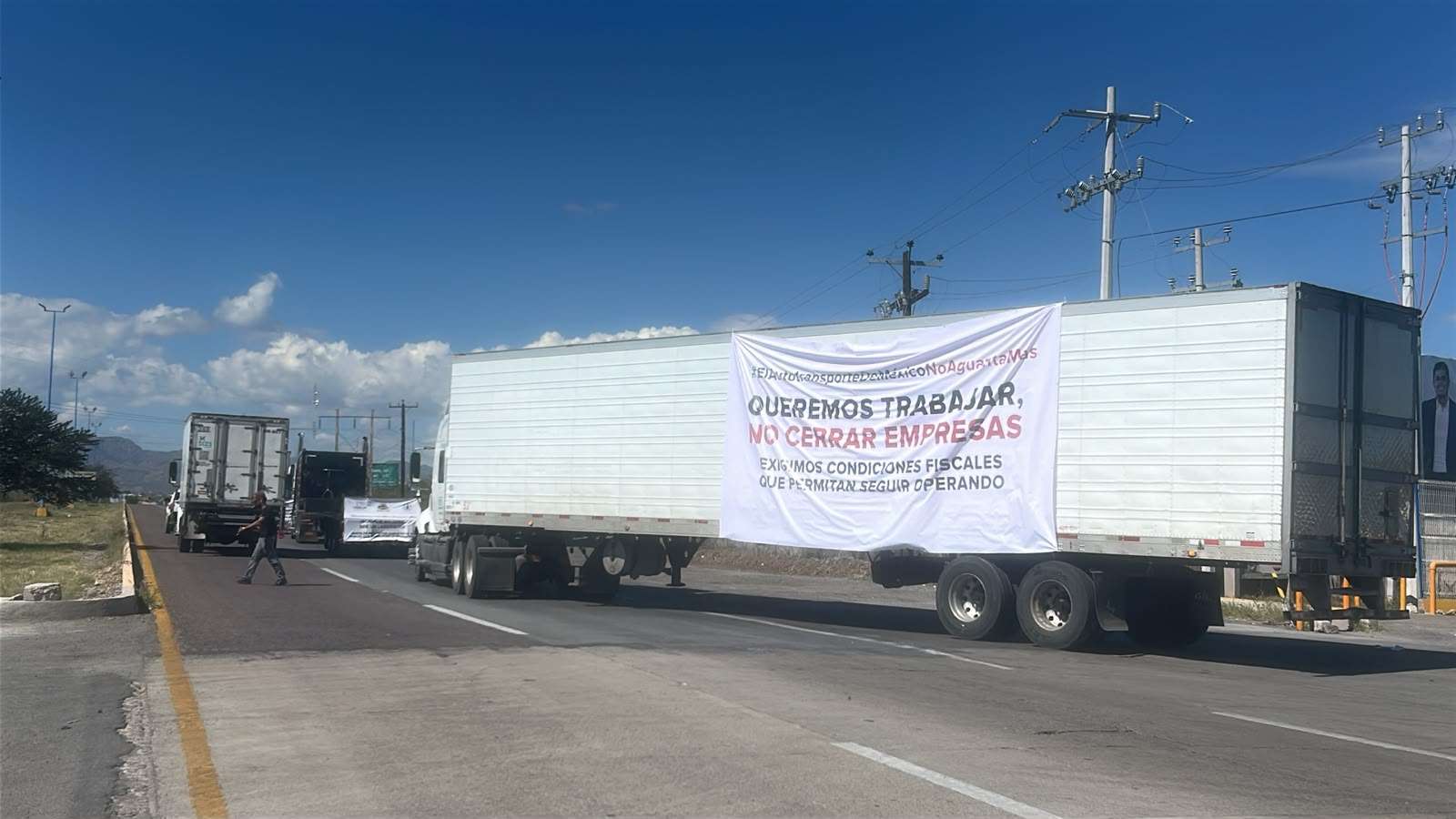 Estrangulan transportistas carretera a Juárez 