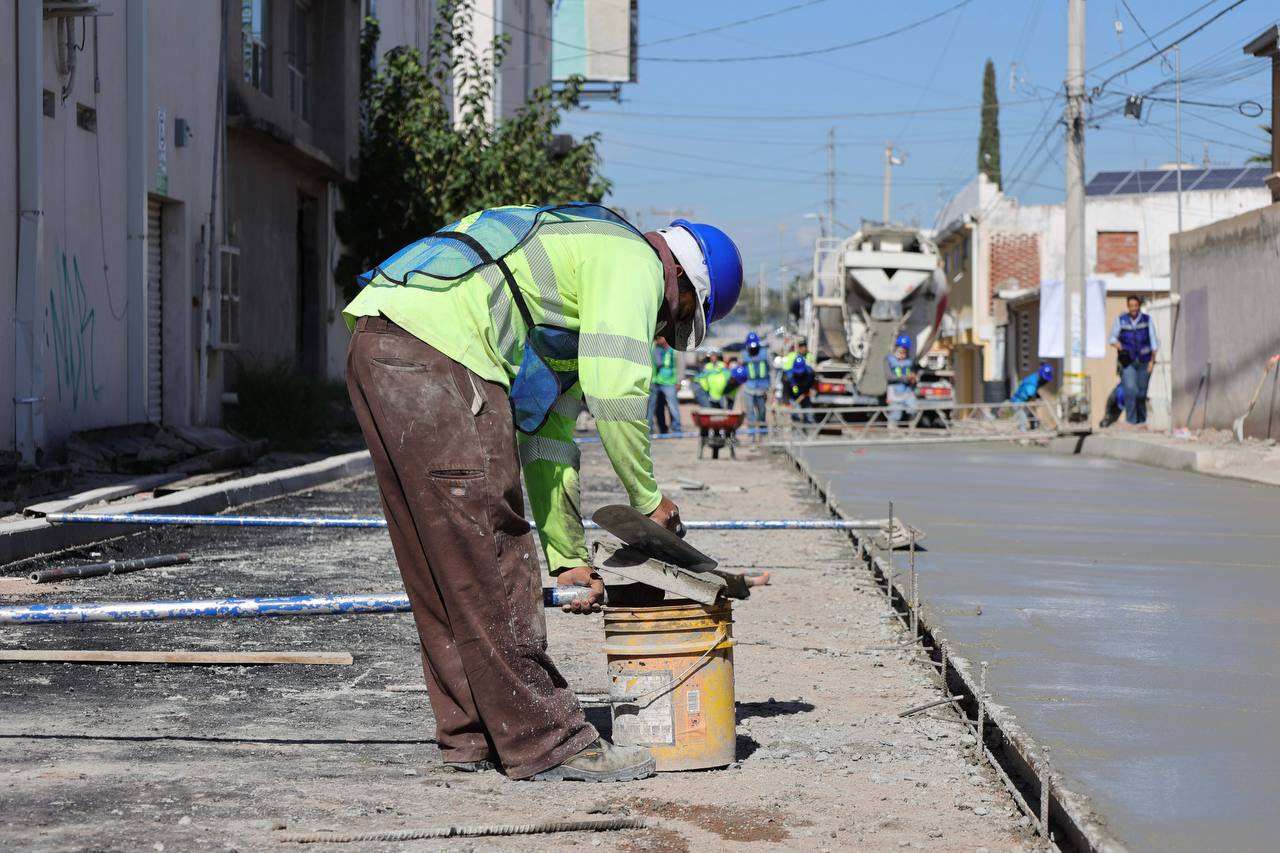 Supervisa Alcalde pavimentación en la Juan Güereca