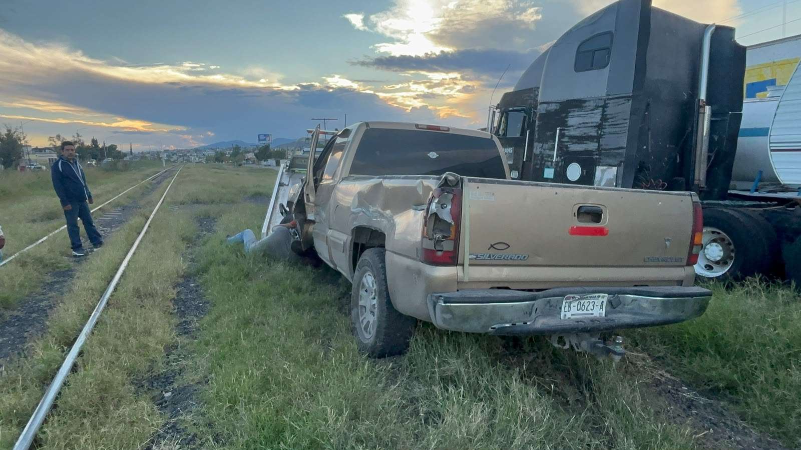 Arrastra tren pick up en la 62 y vialidad Ch-P 