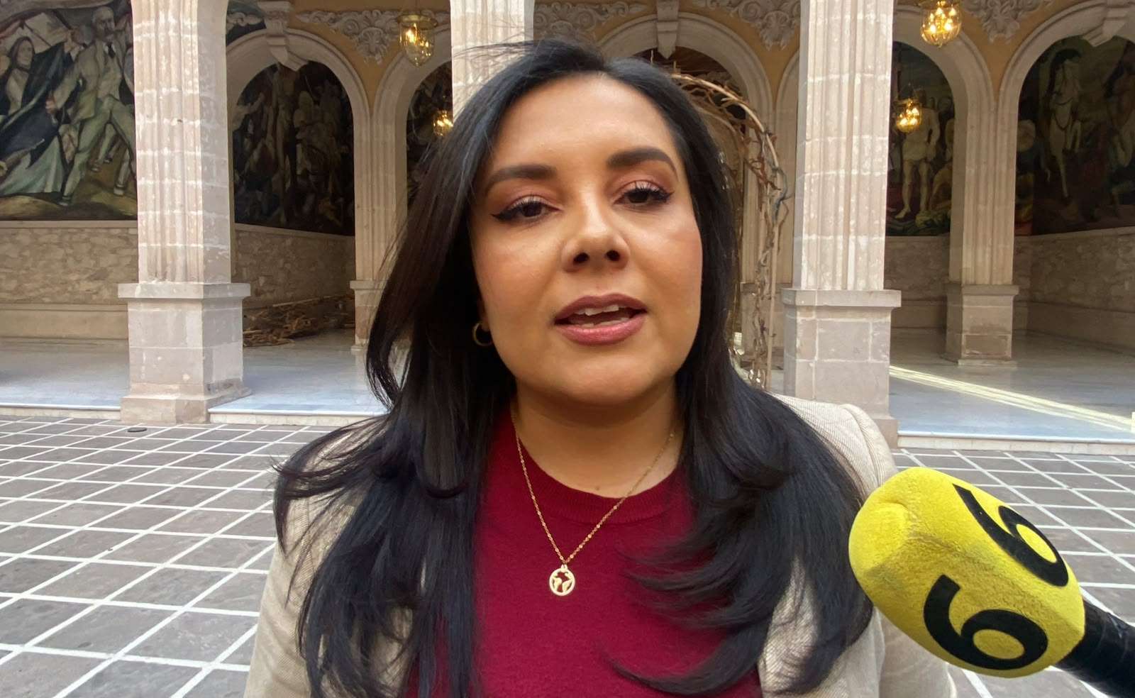 Acusa Mayra a Maru de usar cortina de humo