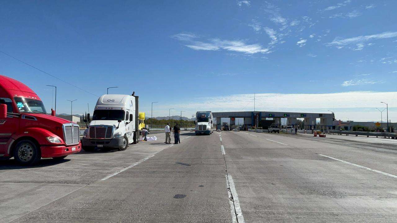 Protestan transportistas en caseta Sacramento