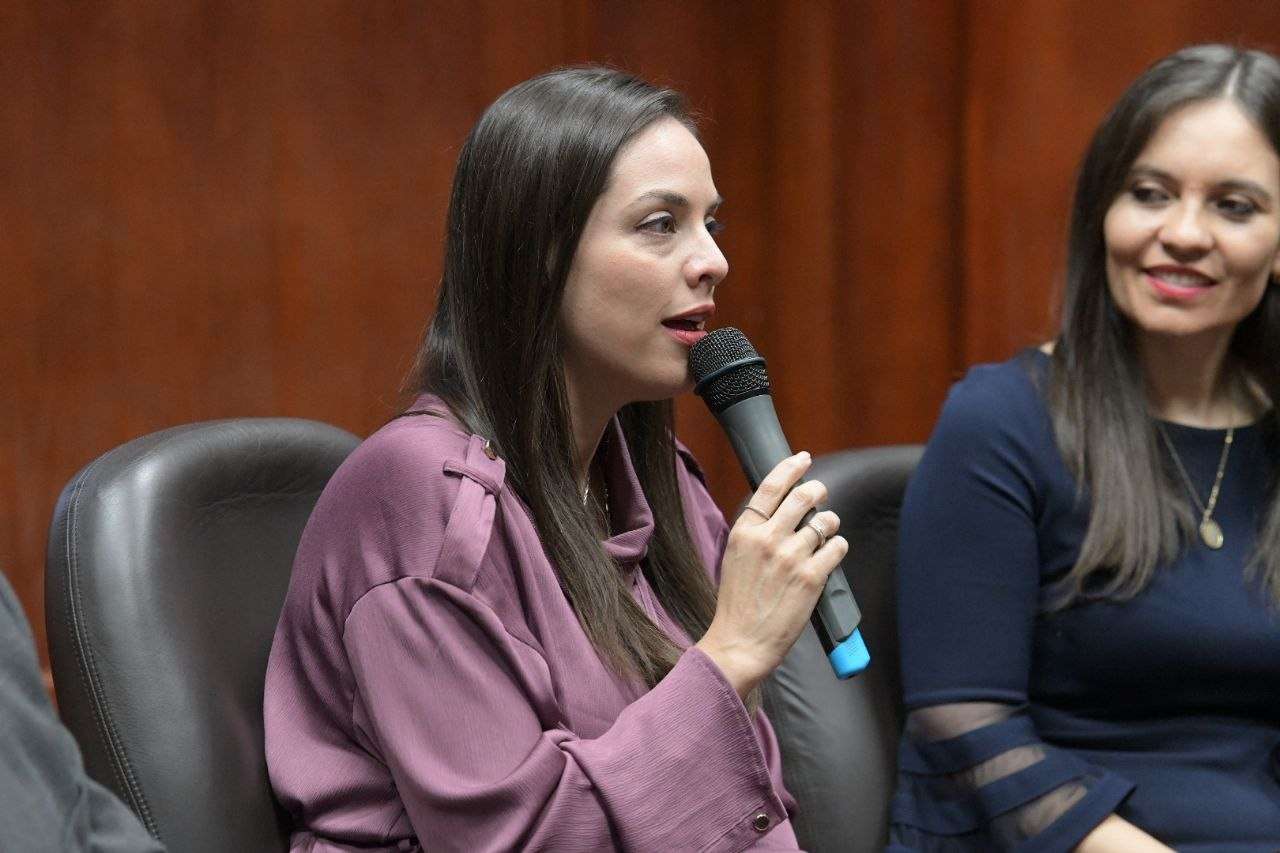 Buscan Uach e Imef formar líderes financieros
