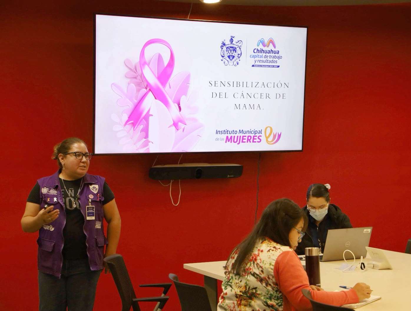 Llevan prevención del cáncer de mama a empresas