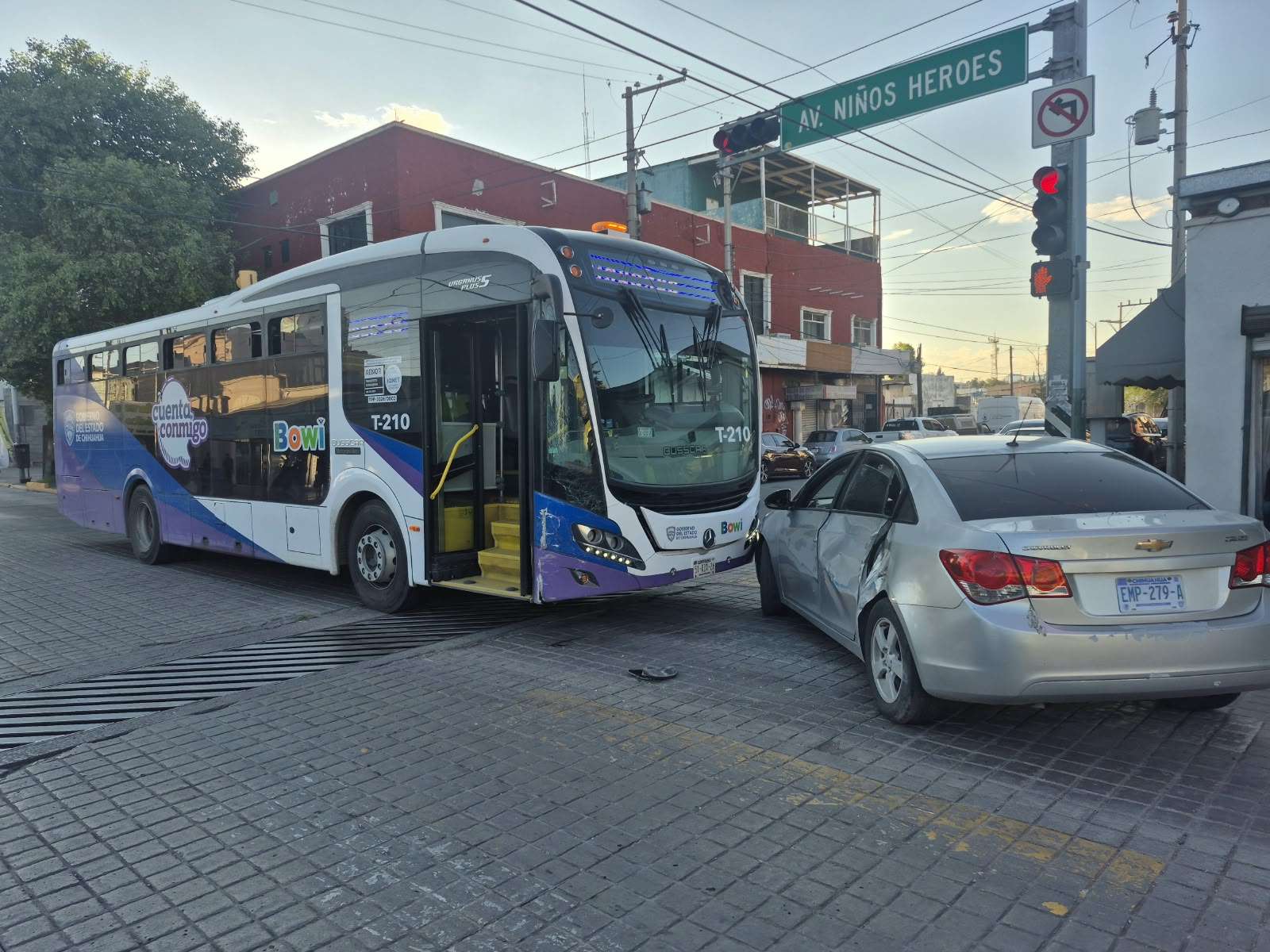 Choca Bowi con Cruze en la Niños Heroes