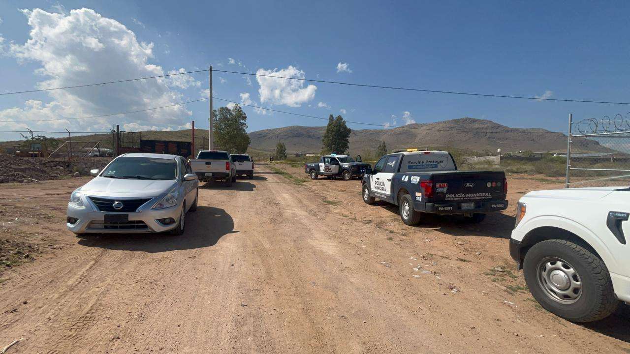 Encuentran encobijado en predio rumbo a Juárez