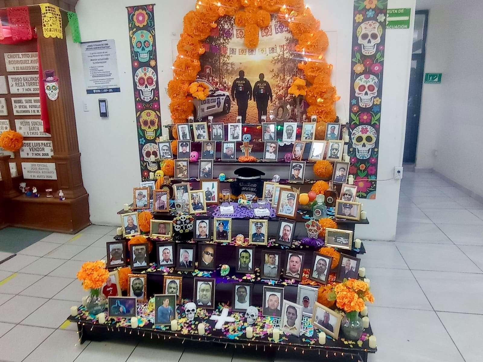 Instalan altar de agentes difuntos de Vialidad 