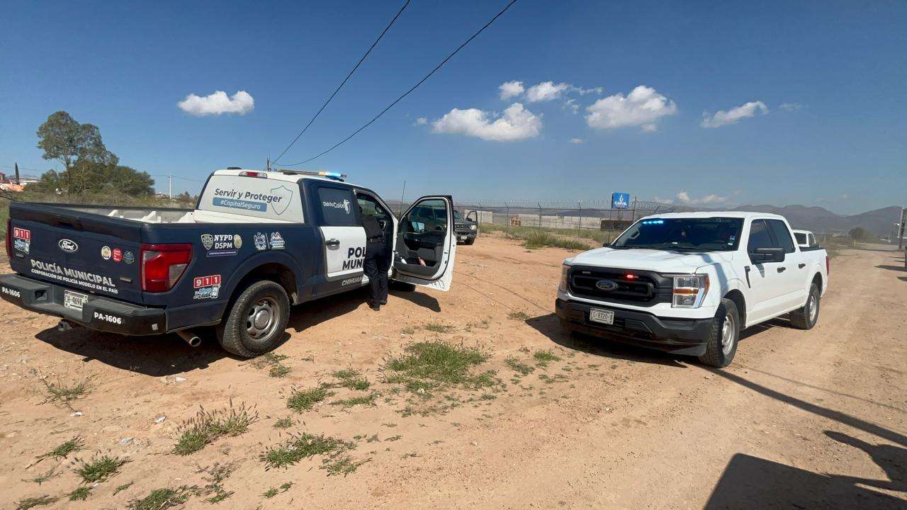 Encuentran encobijado en predio rumbo a Juárez