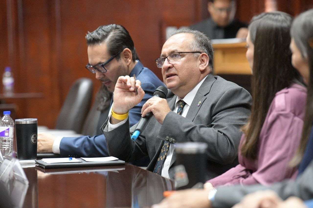 Buscan Uach e Imef formar líderes financieros