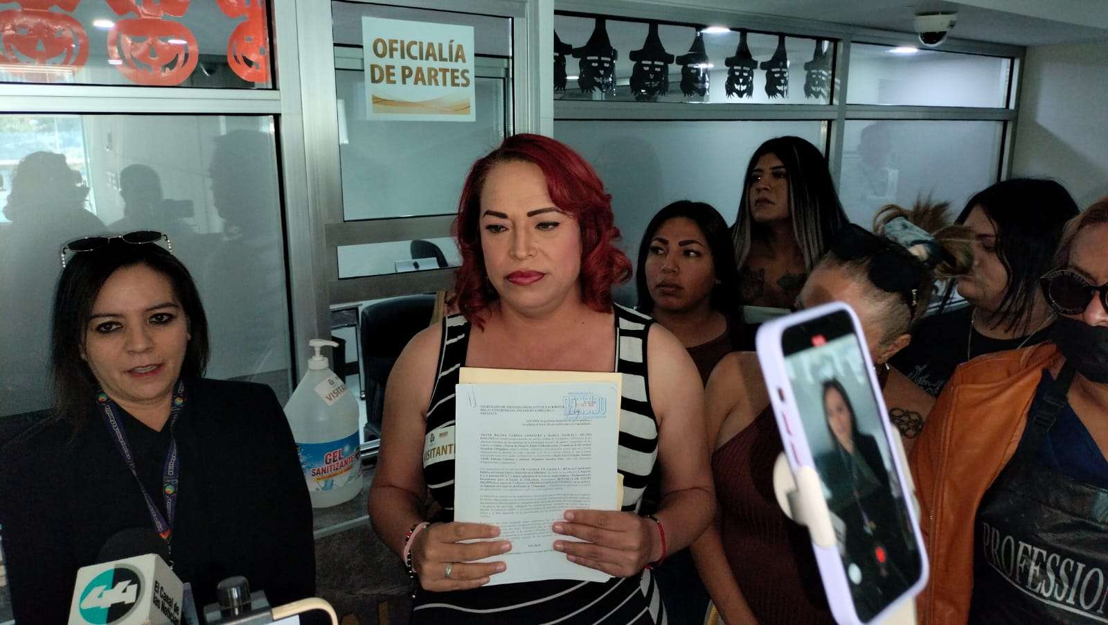 Pide colectivo trans juicio político contra Olson