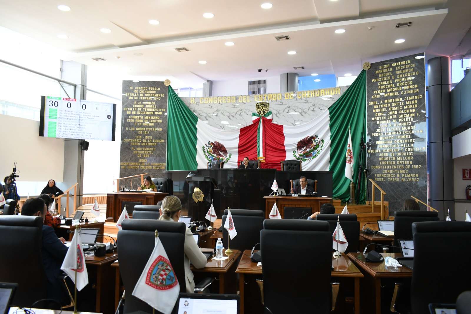 Pide Congreso revisar pensiones de servidores públicos