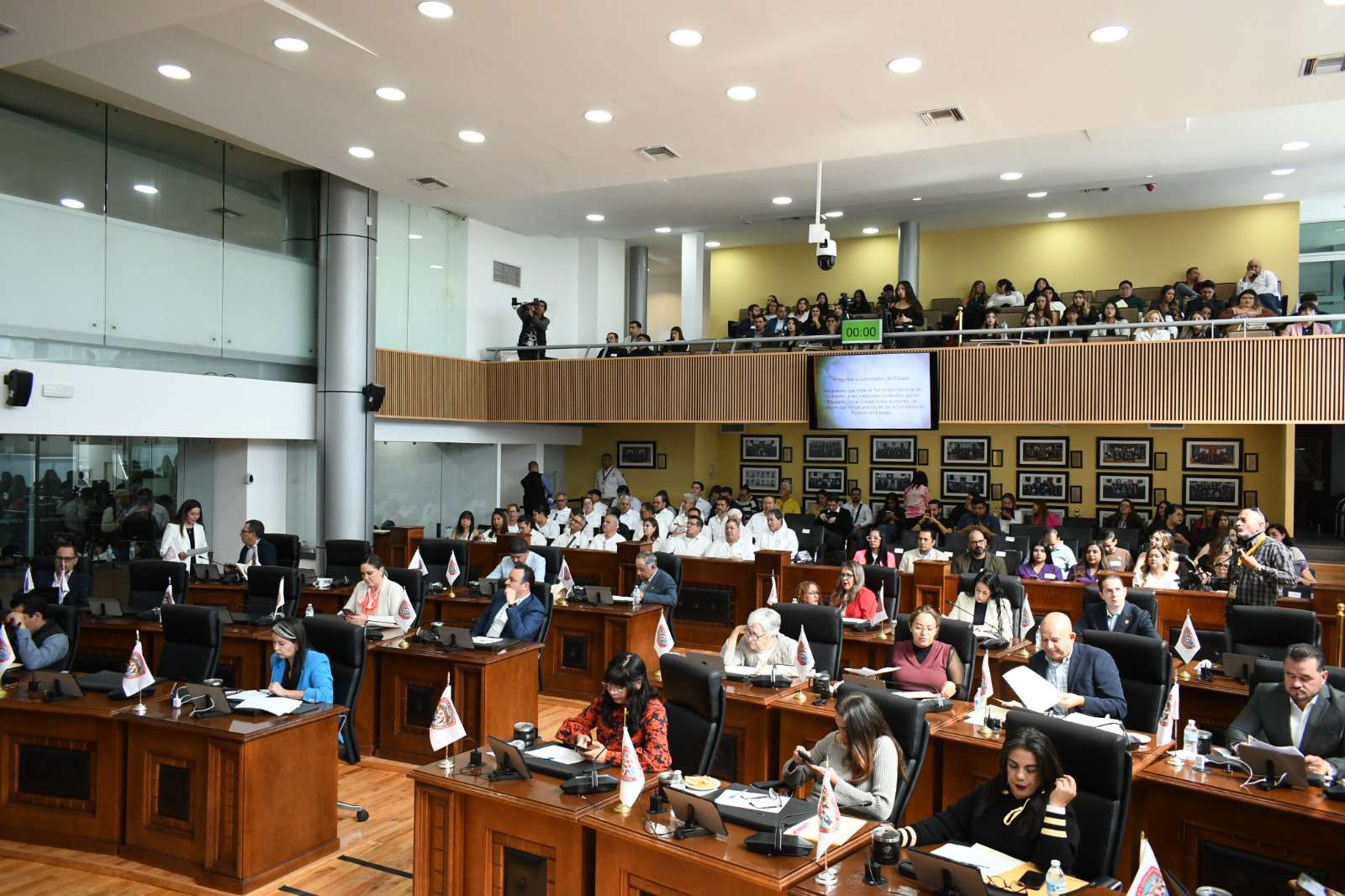 Pide Congreso revisar pensiones de servidores públicos