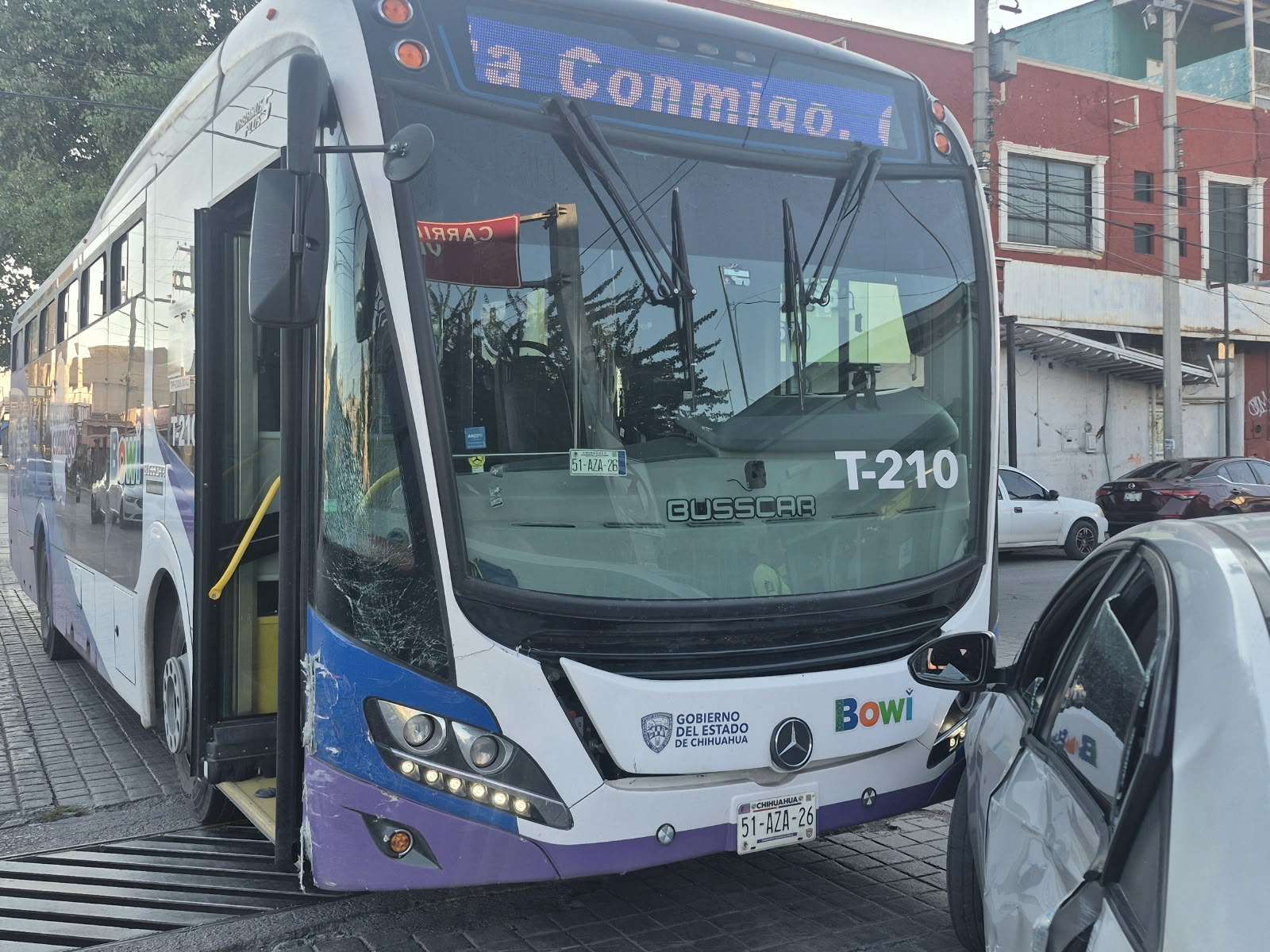 Choca Bowi con Cruze en la Niños Heroes