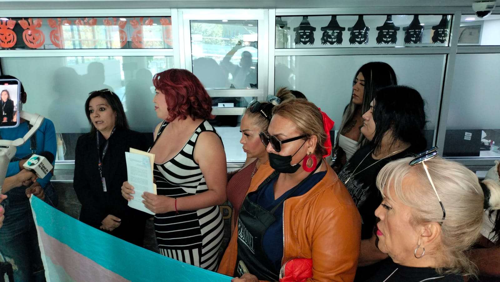 Pide colectivo trans juicio político contra Olson