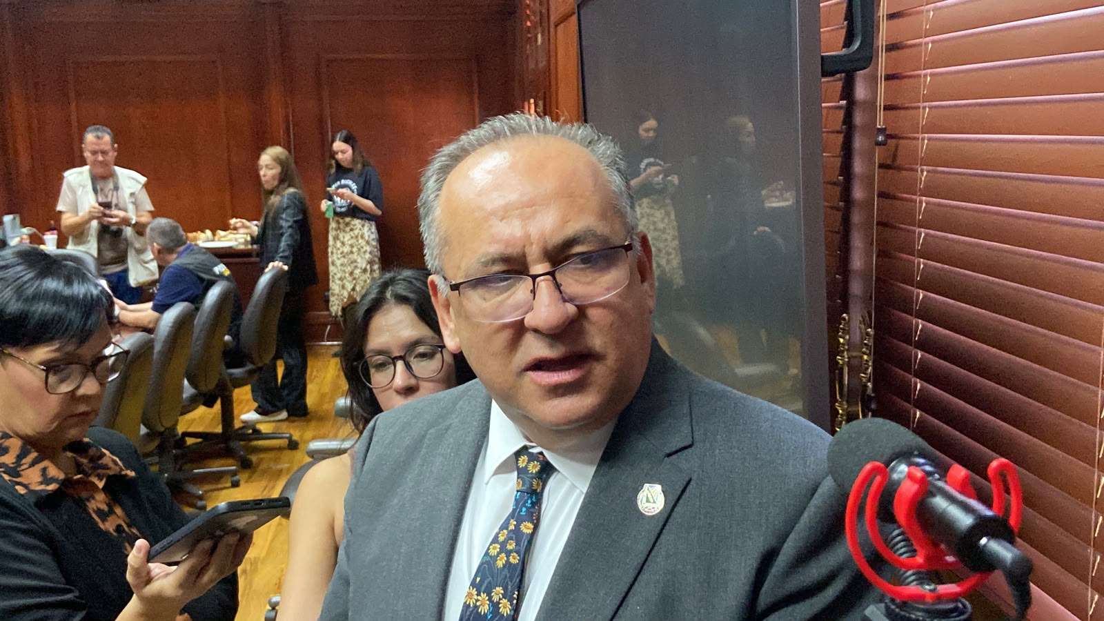 Esperan limpiar fachada de Rectoría esta semana