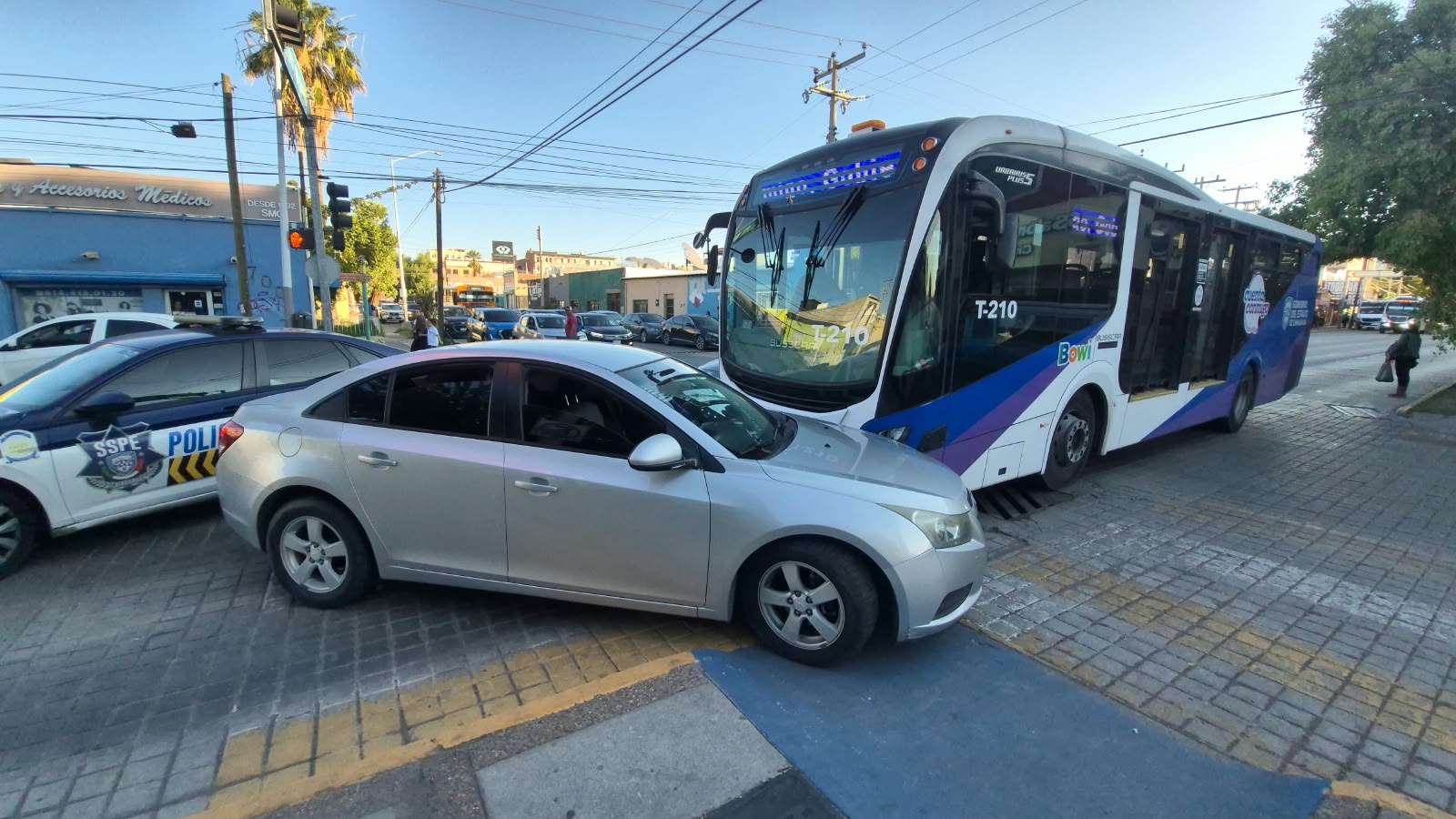 Choca Bowi con Cruze en la Niños Heroes