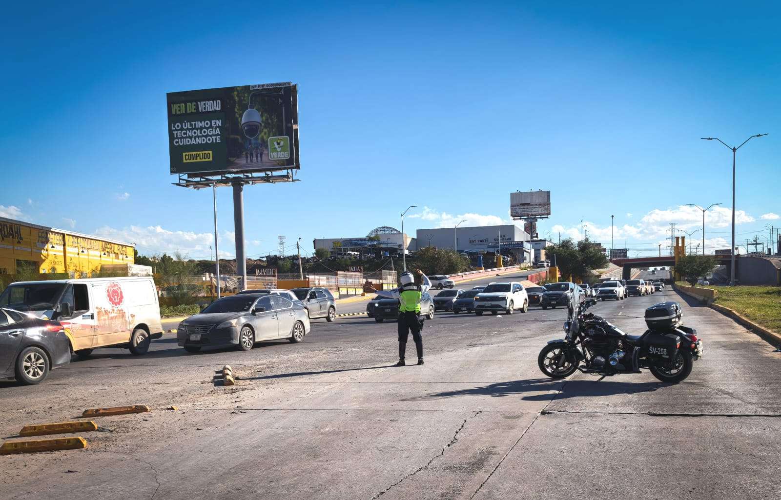 Cierran avenida De las Torres y Paseo de la Victoria por trabajos de desagüe