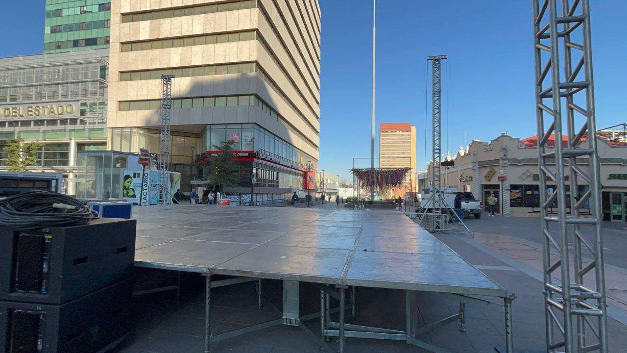 Adornan Plaza de Armas para Día de Muertos