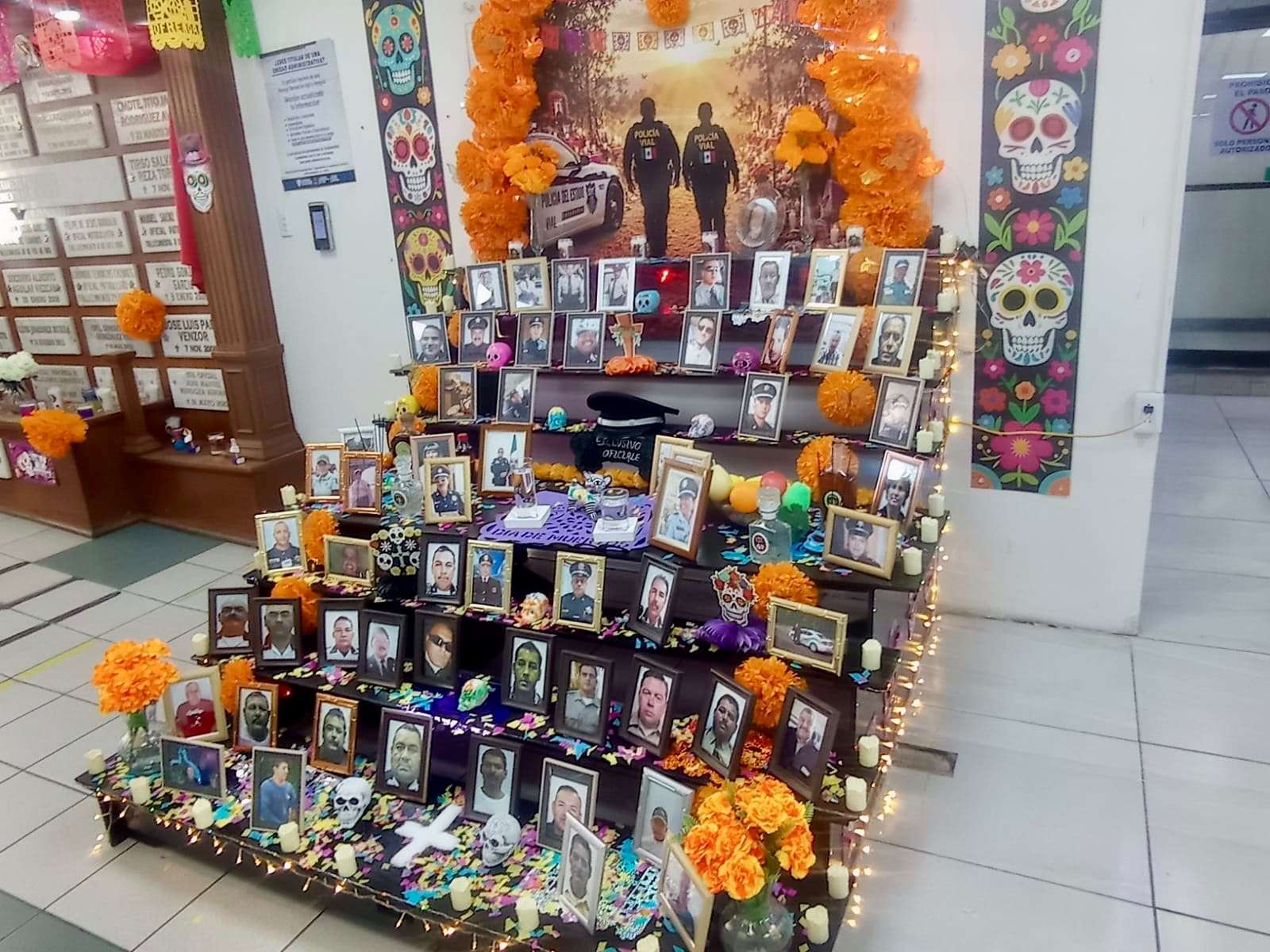 Instalan altar de agentes difuntos de Vialidad 