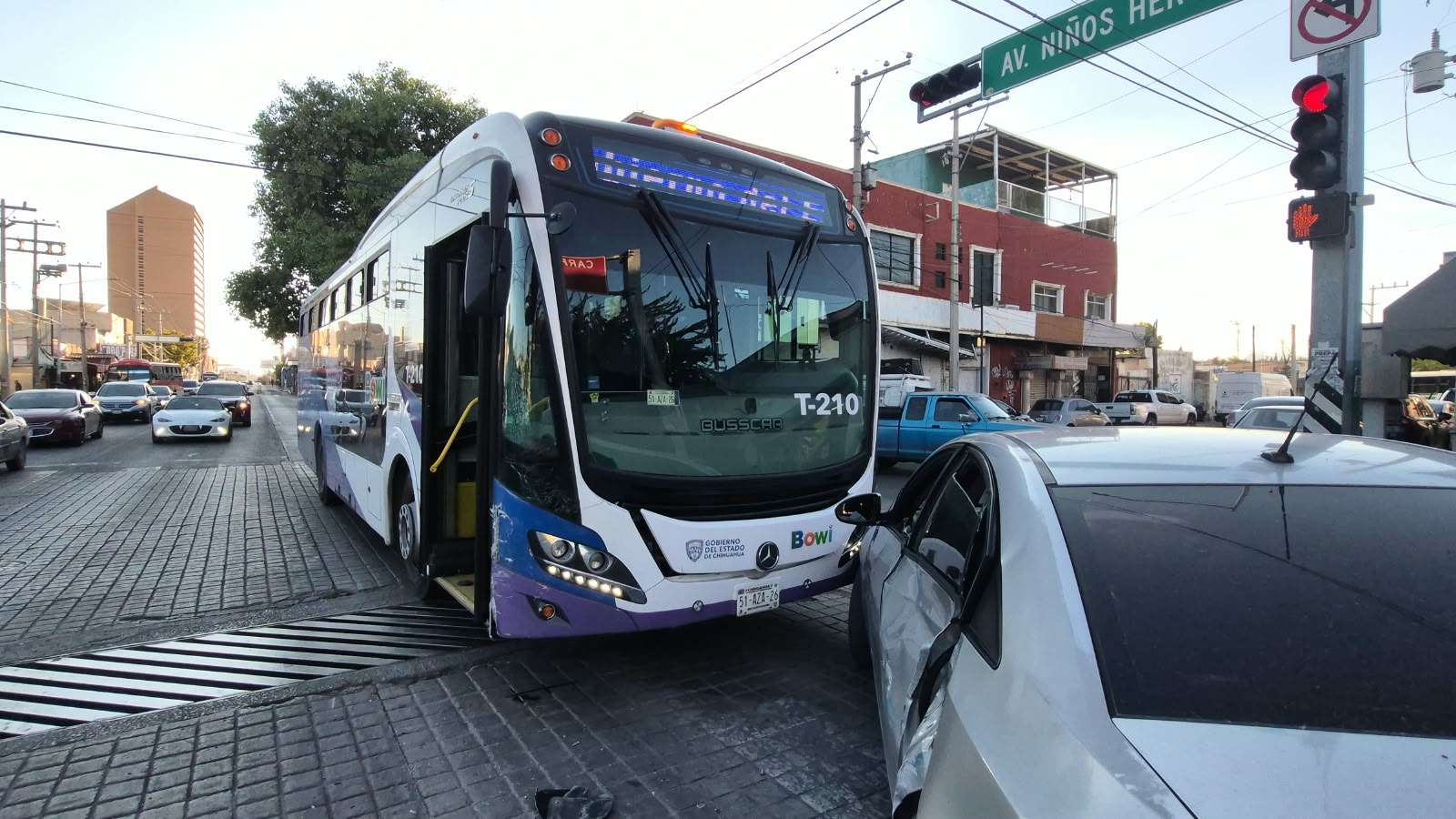 Choca Bowi con Cruze en la Niños Heroes